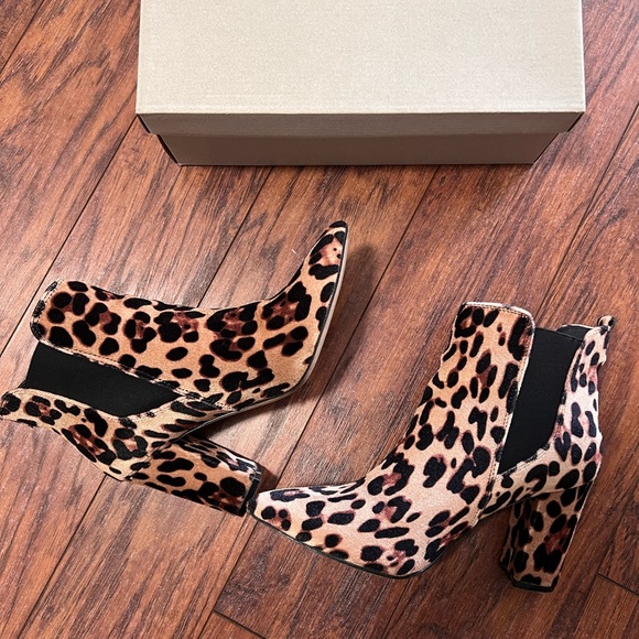 Women’s booties - Picture 2 of 5